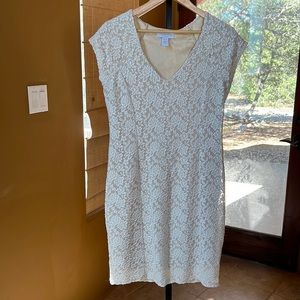 Jessica Simpson White Midi Dress with Elegant Design